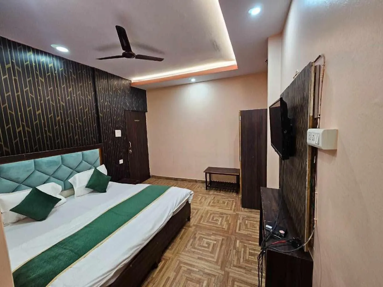 Hotel Assi River 바라나시 3*,